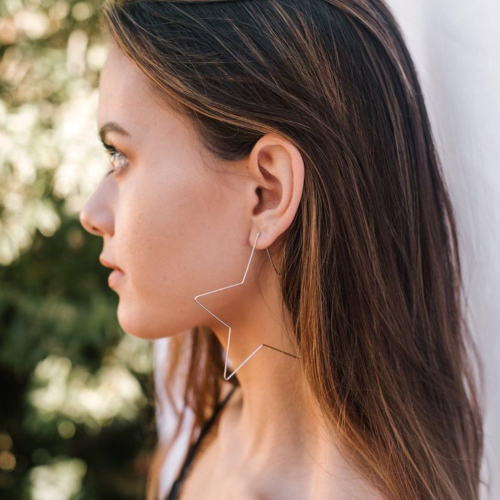 “Movie Star” Large Hoop Simple Geometric Earrings - Picture 3 of 9